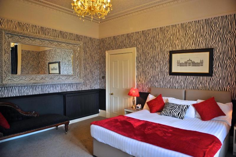 Deluxe King Room - Non-Smoking image 3