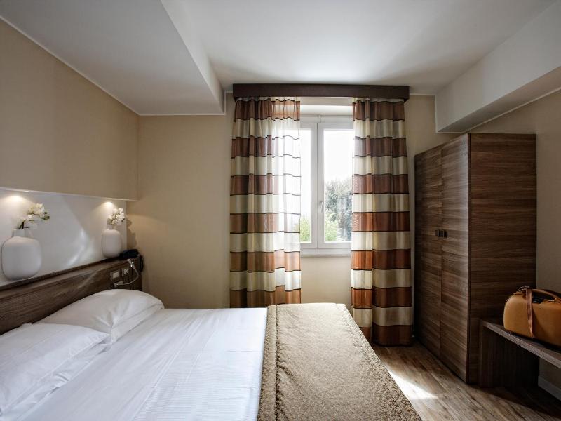 Superior Double Room image 2