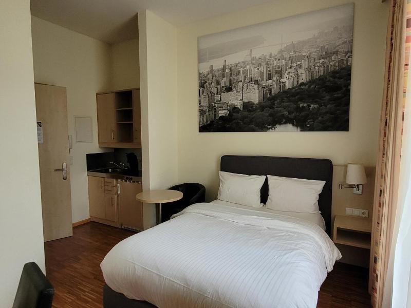 Deluxe Double Room with Shower image 1