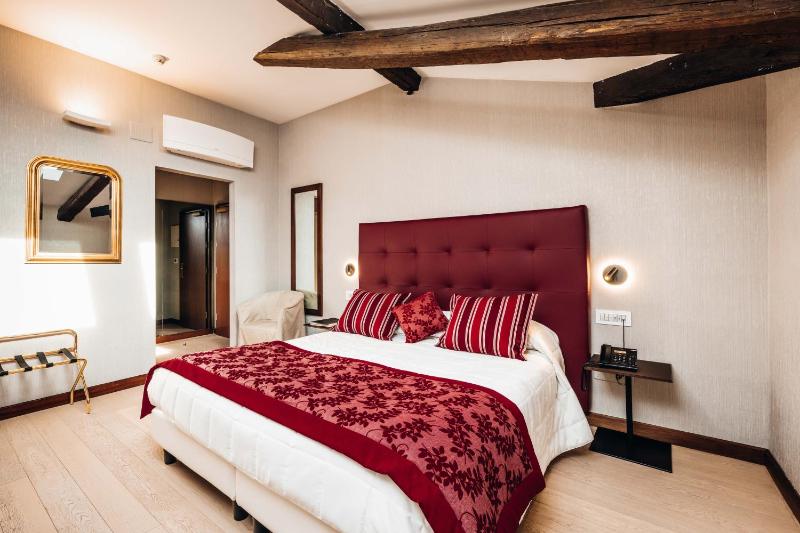 Double Room - Attic image 3