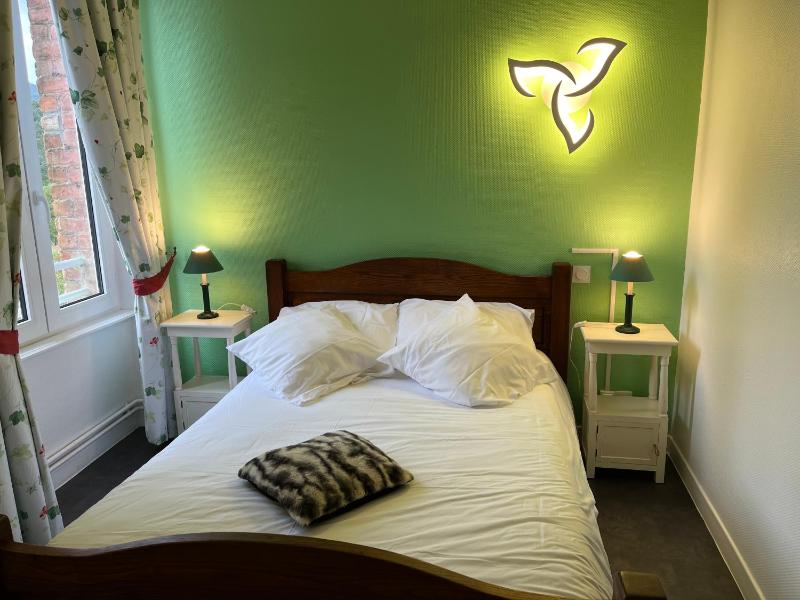 Large Double Room image 1