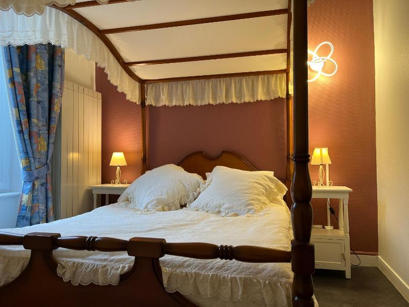 Large Double Room image 1
