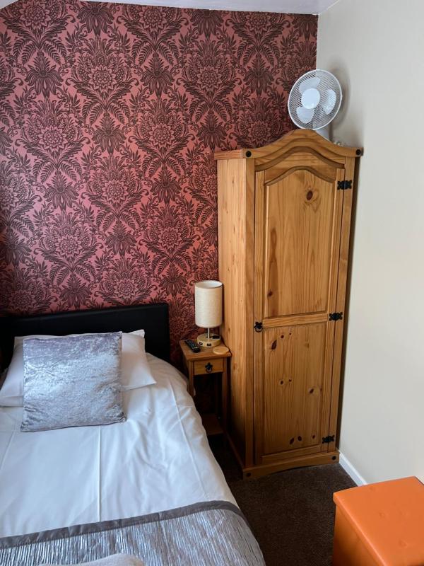 Single Room image 4