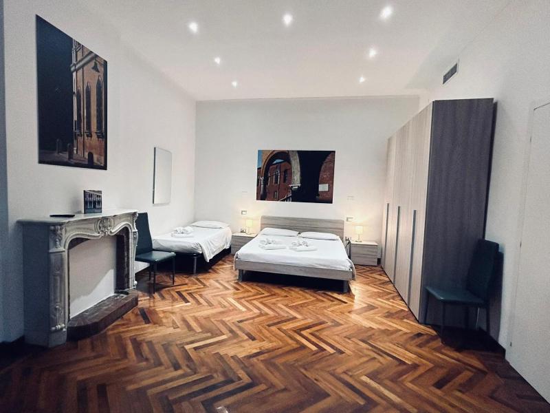 One-Bedroom Deluxe Apartment image 3