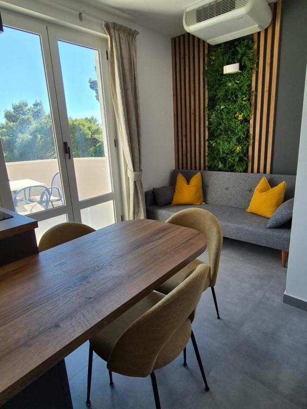 One-Bedroom Apartment with Sea View (2 Adults + 2 Children) image 2