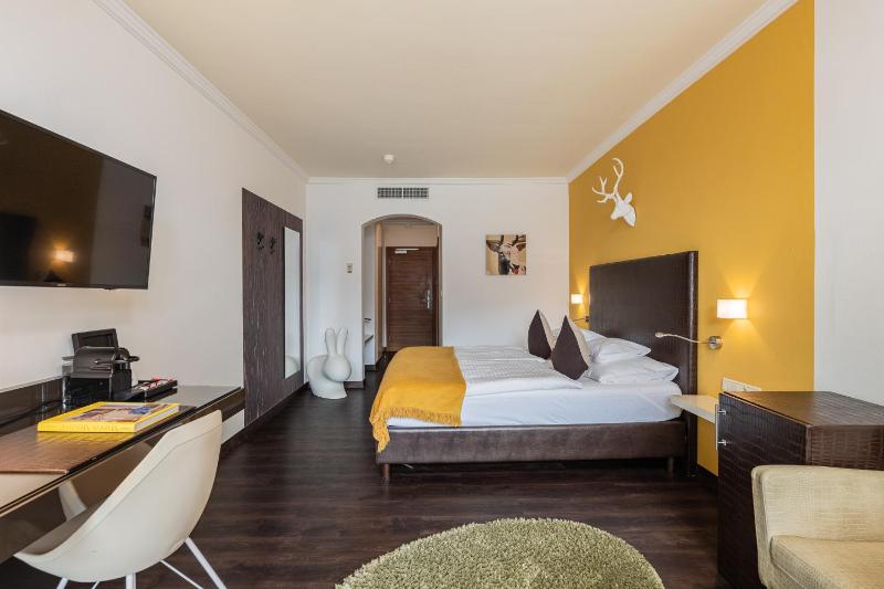 Double Room with Terrace image 3