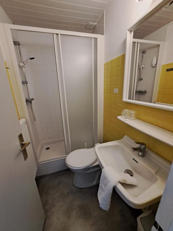 Double Room with Balcony image 4