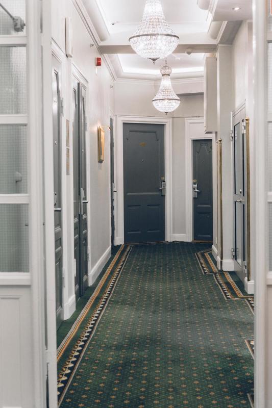 Crystal Plaza Hotel - image 13
