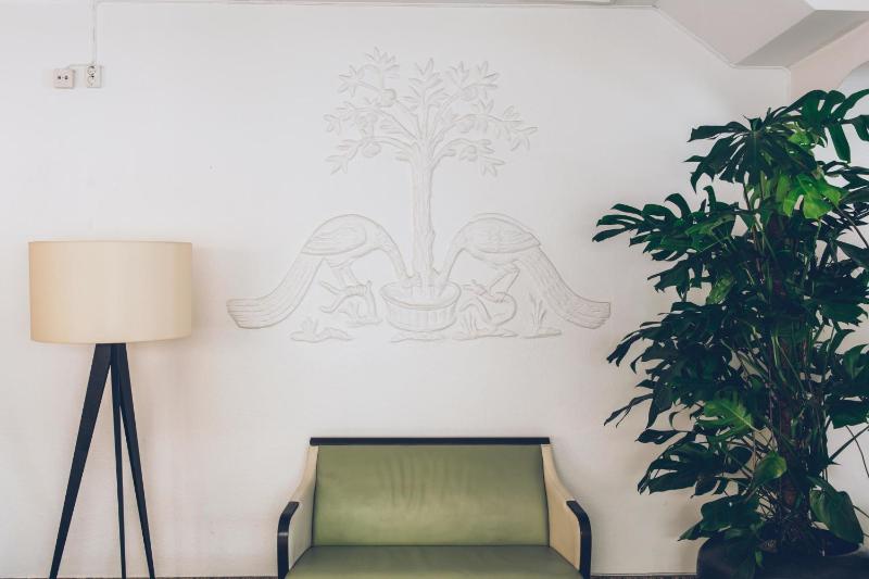 Crystal Plaza Hotel - image 11