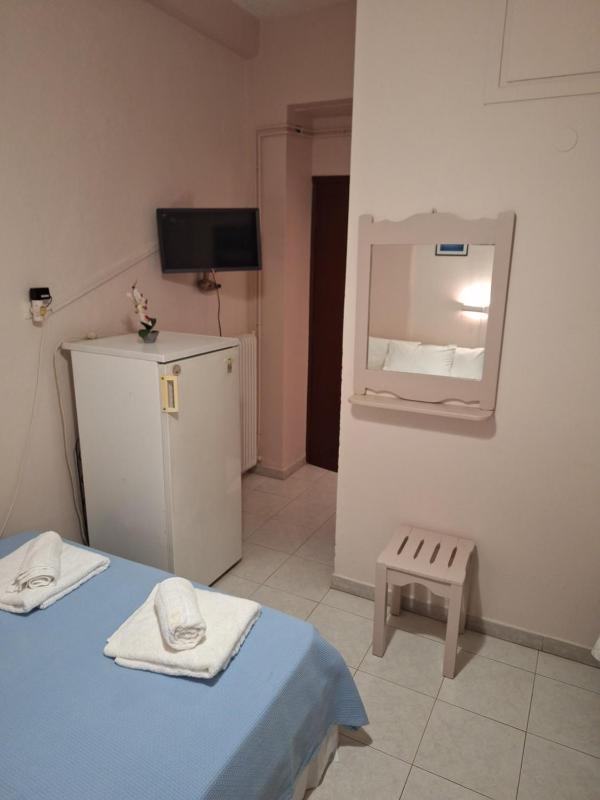 Double Room image 3