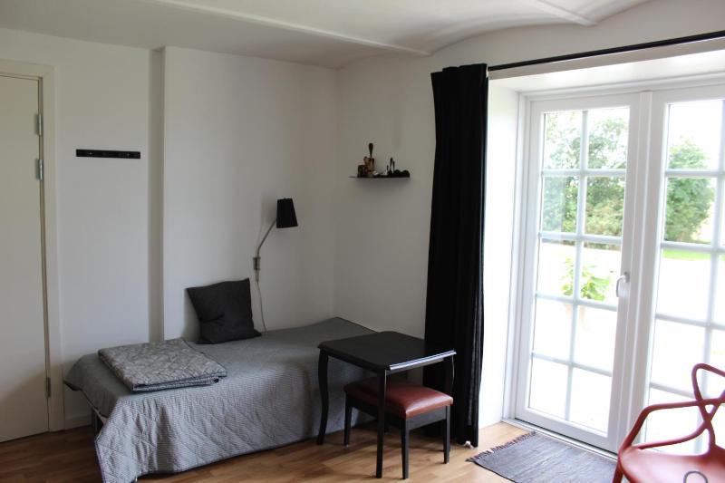 Studio Apartment (2 Adults & 1 Child) image 4