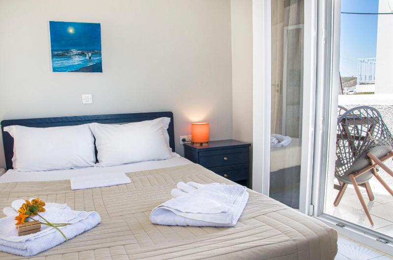 Double Room with Balcony image 3