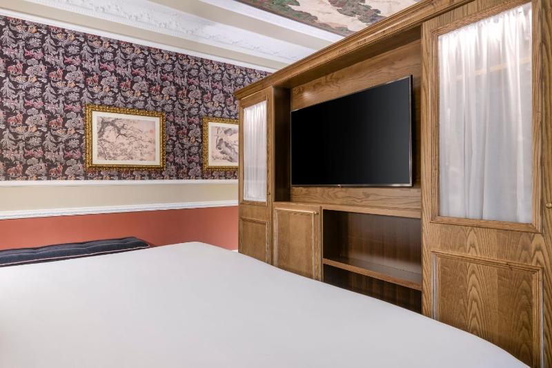 Junior Suite King image 2