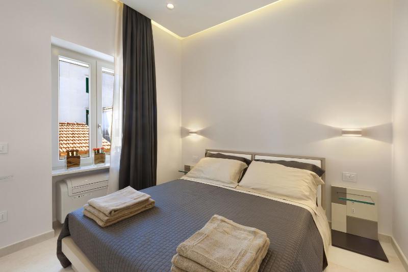 Estate4home - Surreo Luxury Apartment - image 2