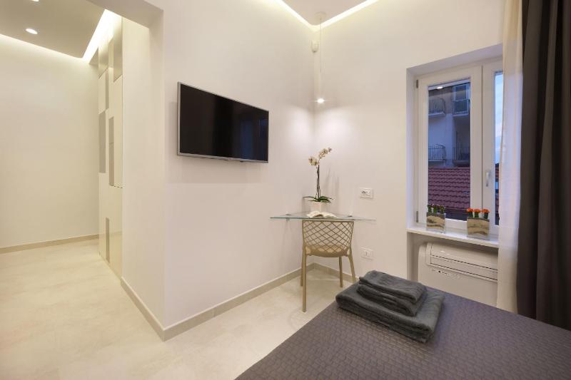 Estate4home - Surreo Luxury Apartment - image 5