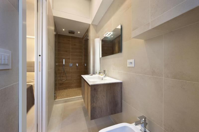 Estate4home - Surreo Luxury Apartment - image 9