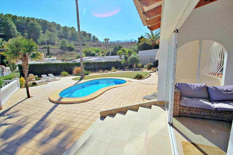 Alldo - hill side with private pool in Moraira - image 9