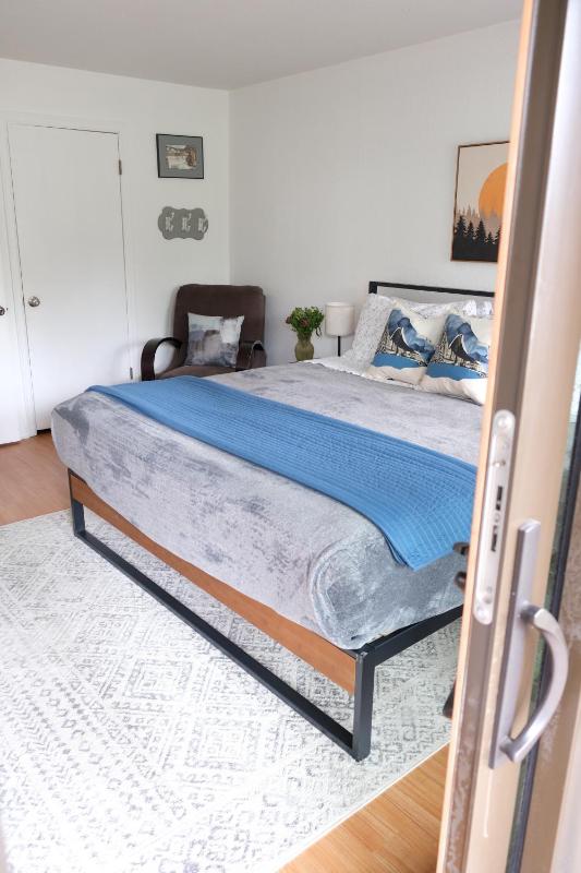Three-Bedroom Apartment image 4