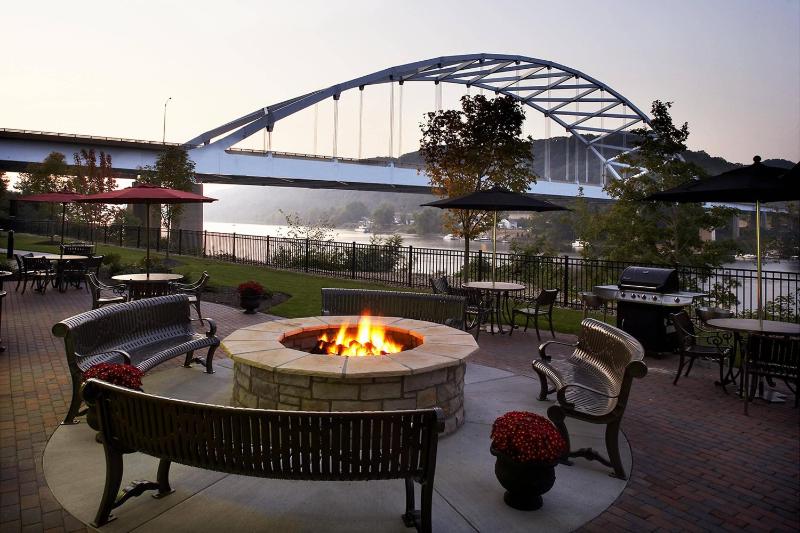 Fairfield Inn & Suites by Marriott Pittsburgh Neville Island - image 4