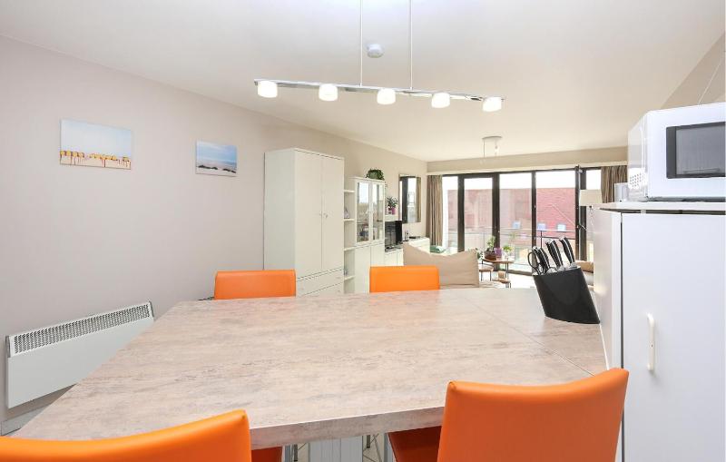 1 Bedroom Cozy Apartment In Oostende - image 12