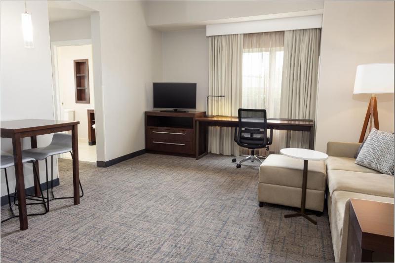 One-Bedroom Suite with Sofa Bed image 3