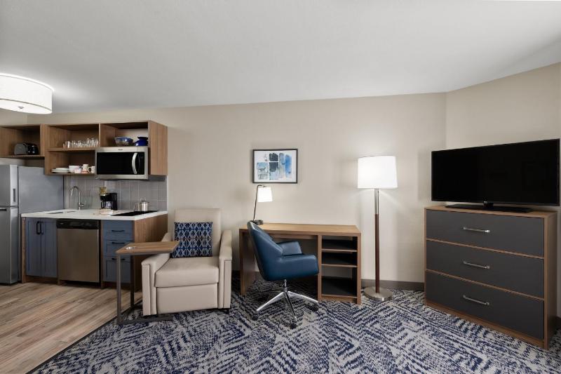 Studio Suite with Two Double Beds image 4