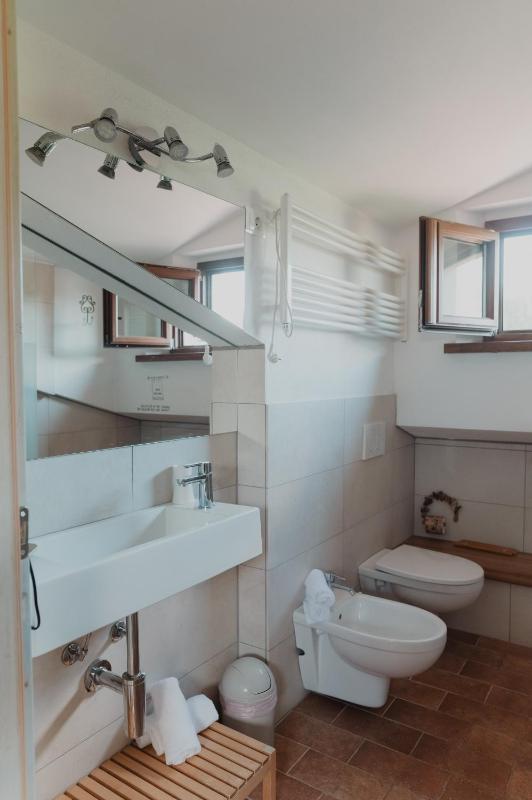 Suite with Hot Tub image 2