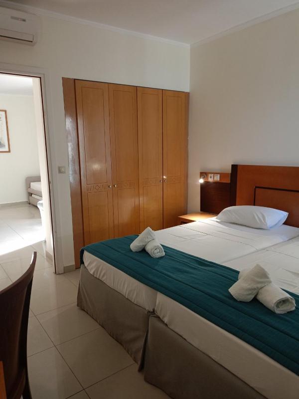 One-Bedroom Apartment with Sea View (4 Adults) image 3