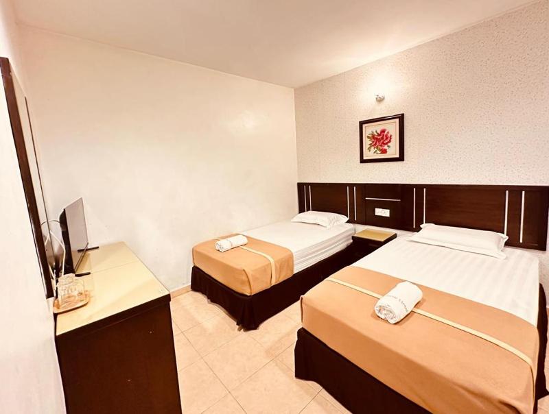 Standard Twin Room image 1