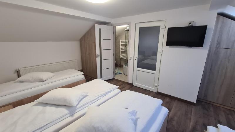 Quadruple Room image 3