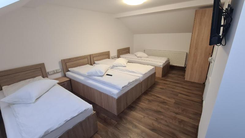 Quadruple Room image 4