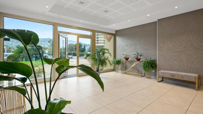 My Resid Appart Cannes Marina vue piscine - image 6