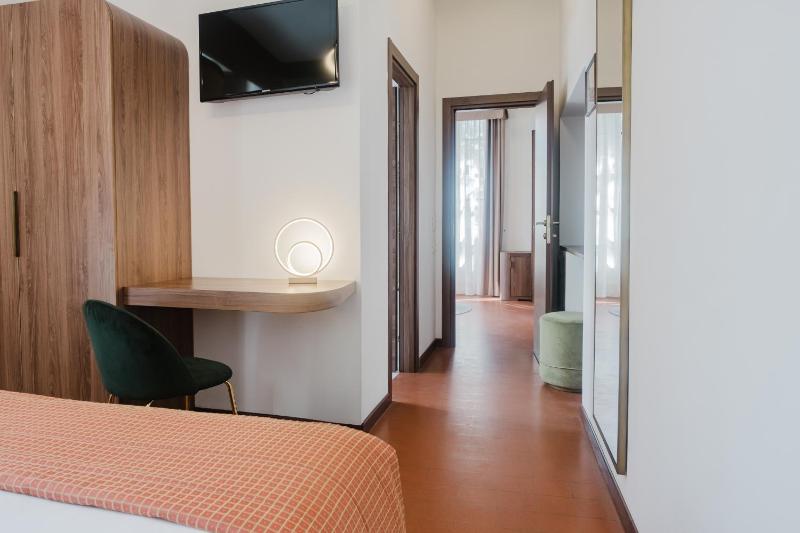 Superior Double Room image 3