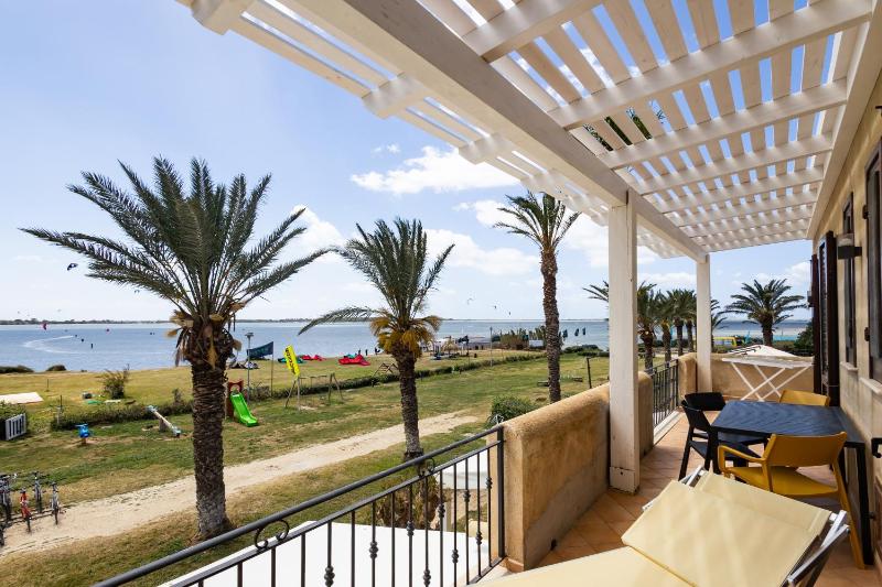 One-Bedroom Apartment with Sea View image 4