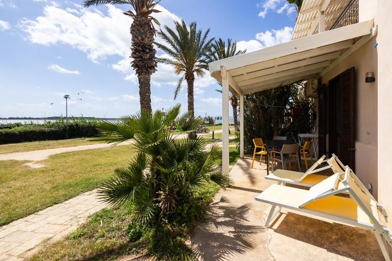 One-Bedroom Apartment with Sea View image 3