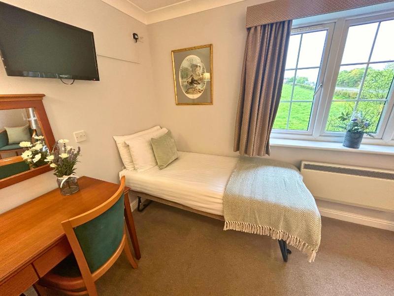 Standard Family Room image 4