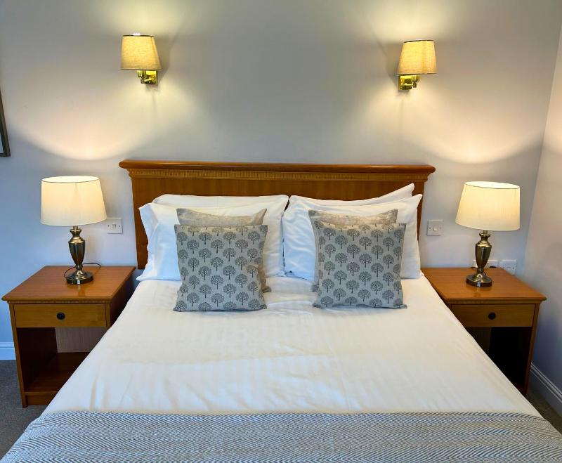 Double Room image 3