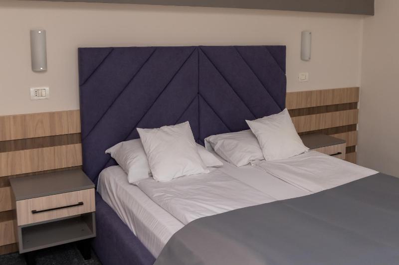 Deluxe Room image 3