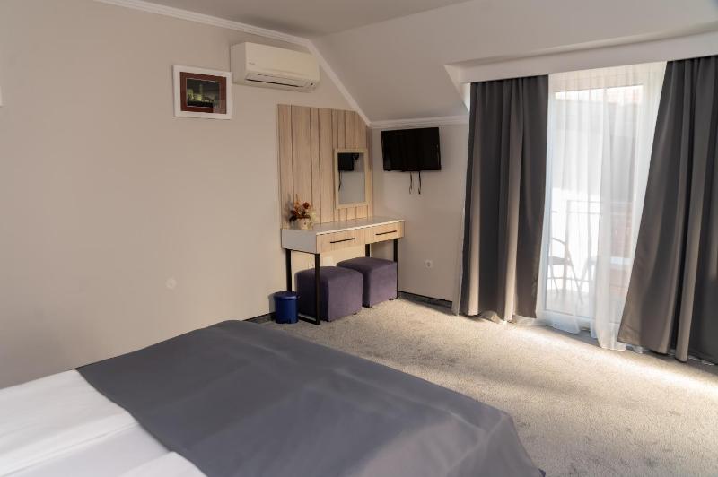 Deluxe Room image 4