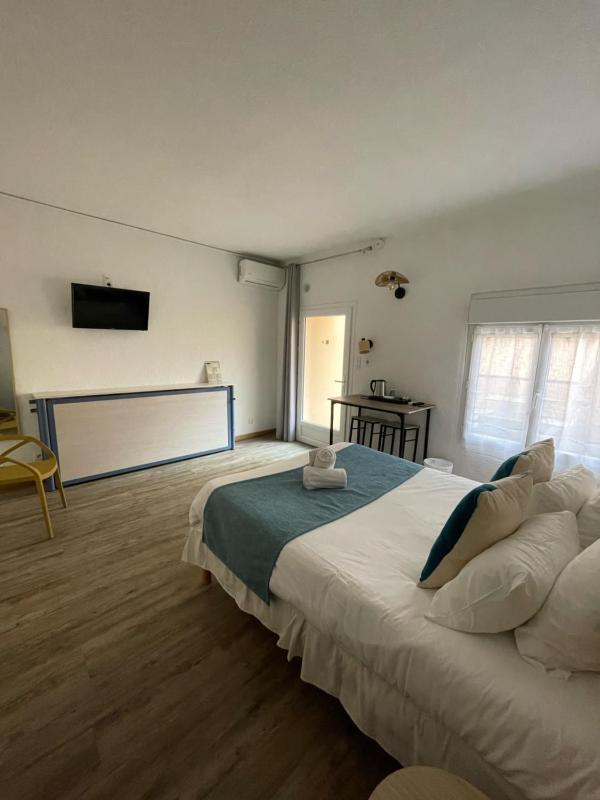 Triple Room with Patio View and Terrace image 1