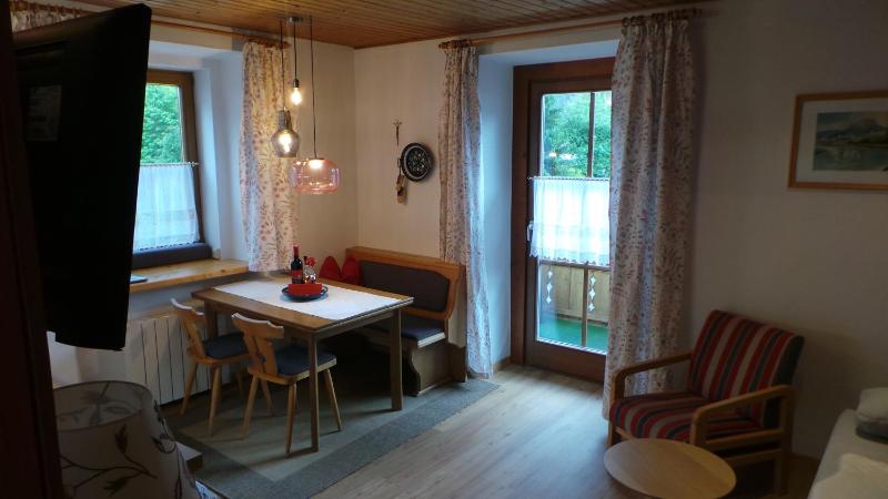 Deluxe One-Bedroom Apartment with City View image 1