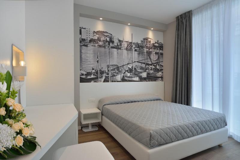Deluxe Room image 2