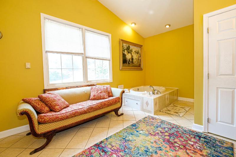King Suite with Balcony image 2