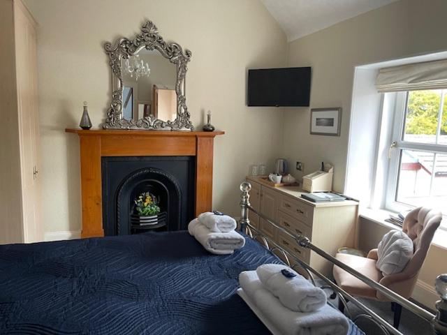 Deluxe King Room image 3