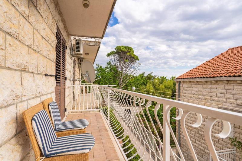 Two-Bedroom Apartment with Balcony and Sea View image 4