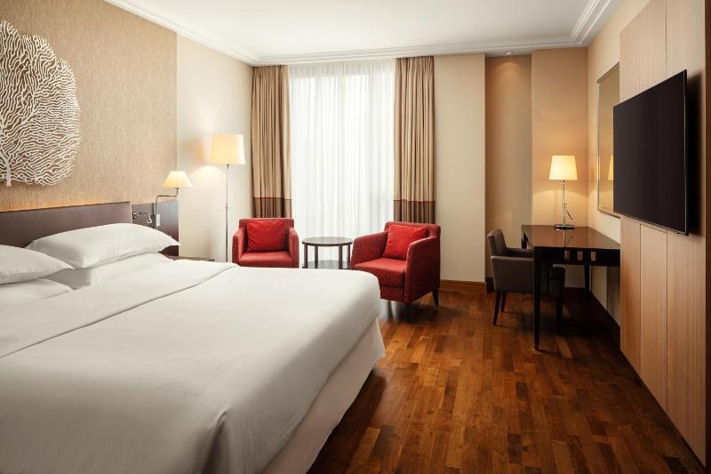 Classic, Guest room, 1 King image 4