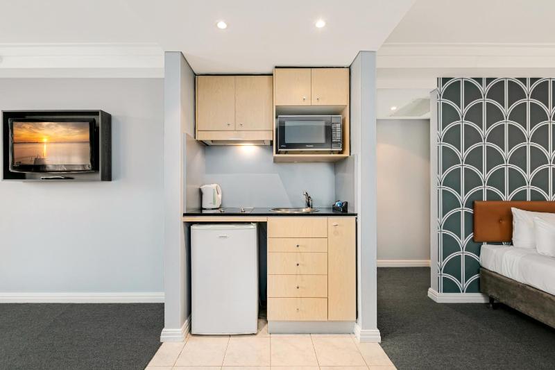 Open-Plan Suite image 1