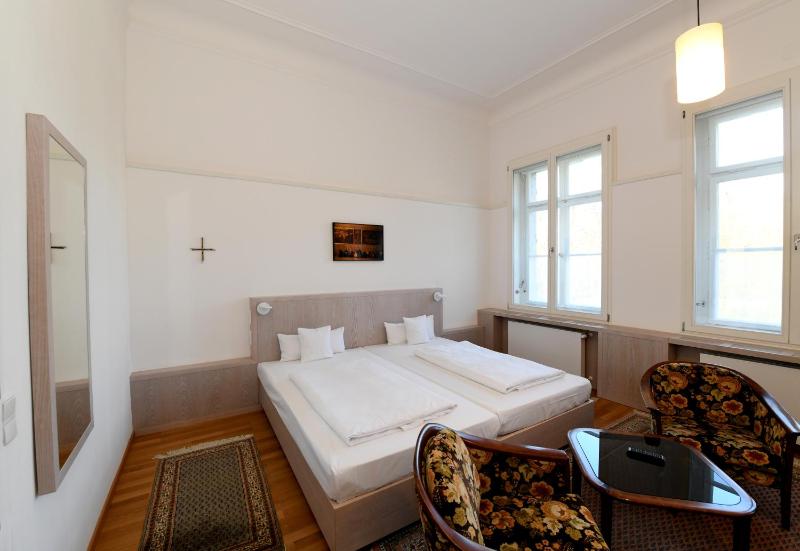 Superior Double Room image 4
