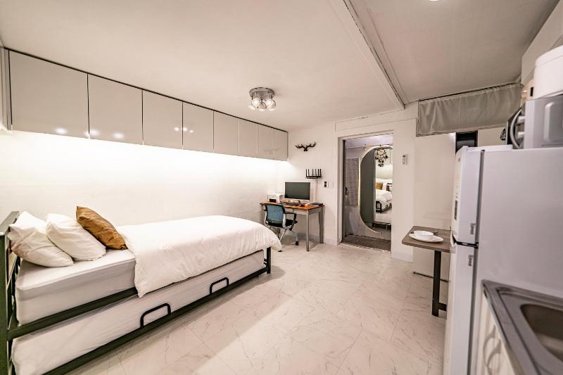 JTS Tailored Service Studio near Hyehwa Station - image 15