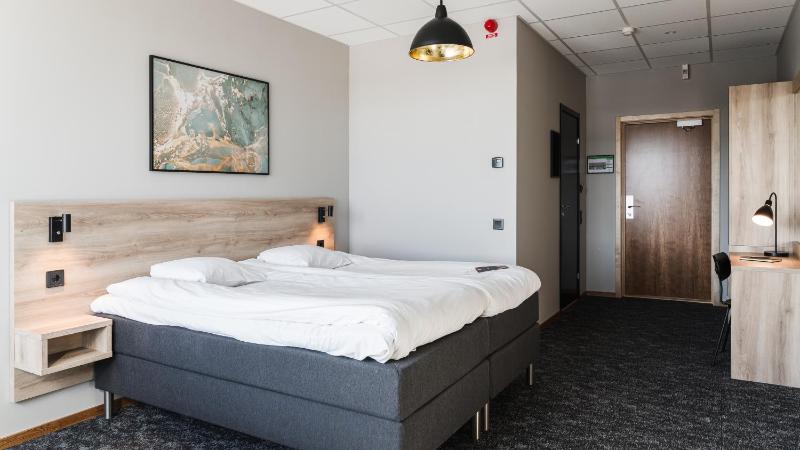 Superior Twin Room image 4